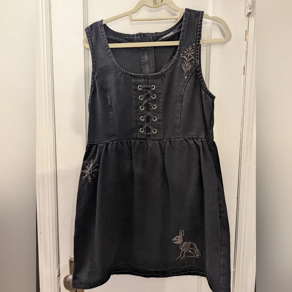 Black Lace-Up Dress with Embroidered Details - Picture 8 of 10